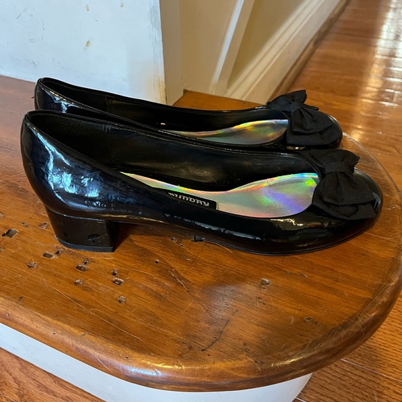 Size 7 black patent 1 inch block heels with bow - Picture 2 of 9